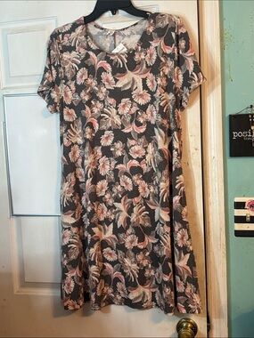 NWT Short-Sleeve Floral Swing Dress in Charcoal and Blush Size Large